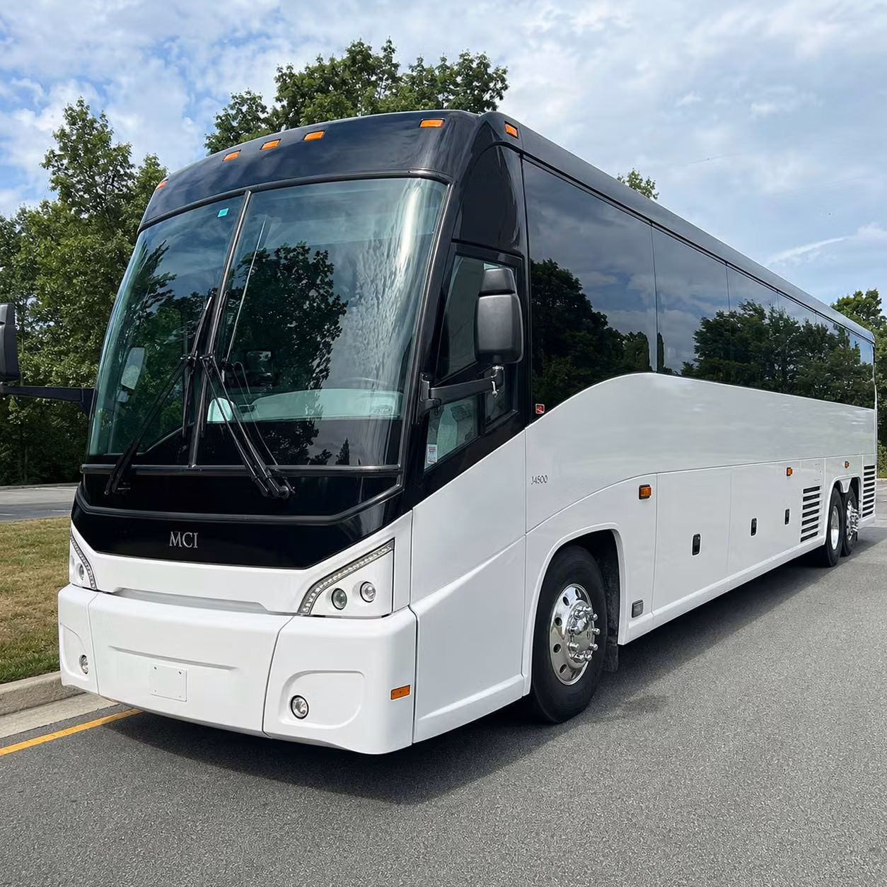 find the right bus for rocky mountain ski resort trips and winter getaways